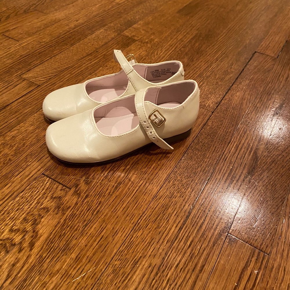 GUC Nina girls size 9 dress shoe